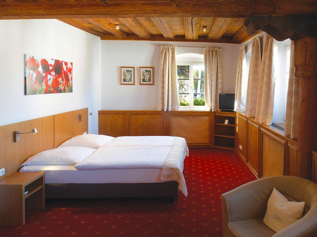 Landgasthof Und Hotel Weisser Lowe Eckental Camera foto