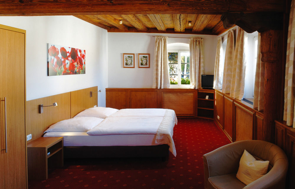Landgasthof Und Hotel Weisser Lowe Eckental Esterno foto